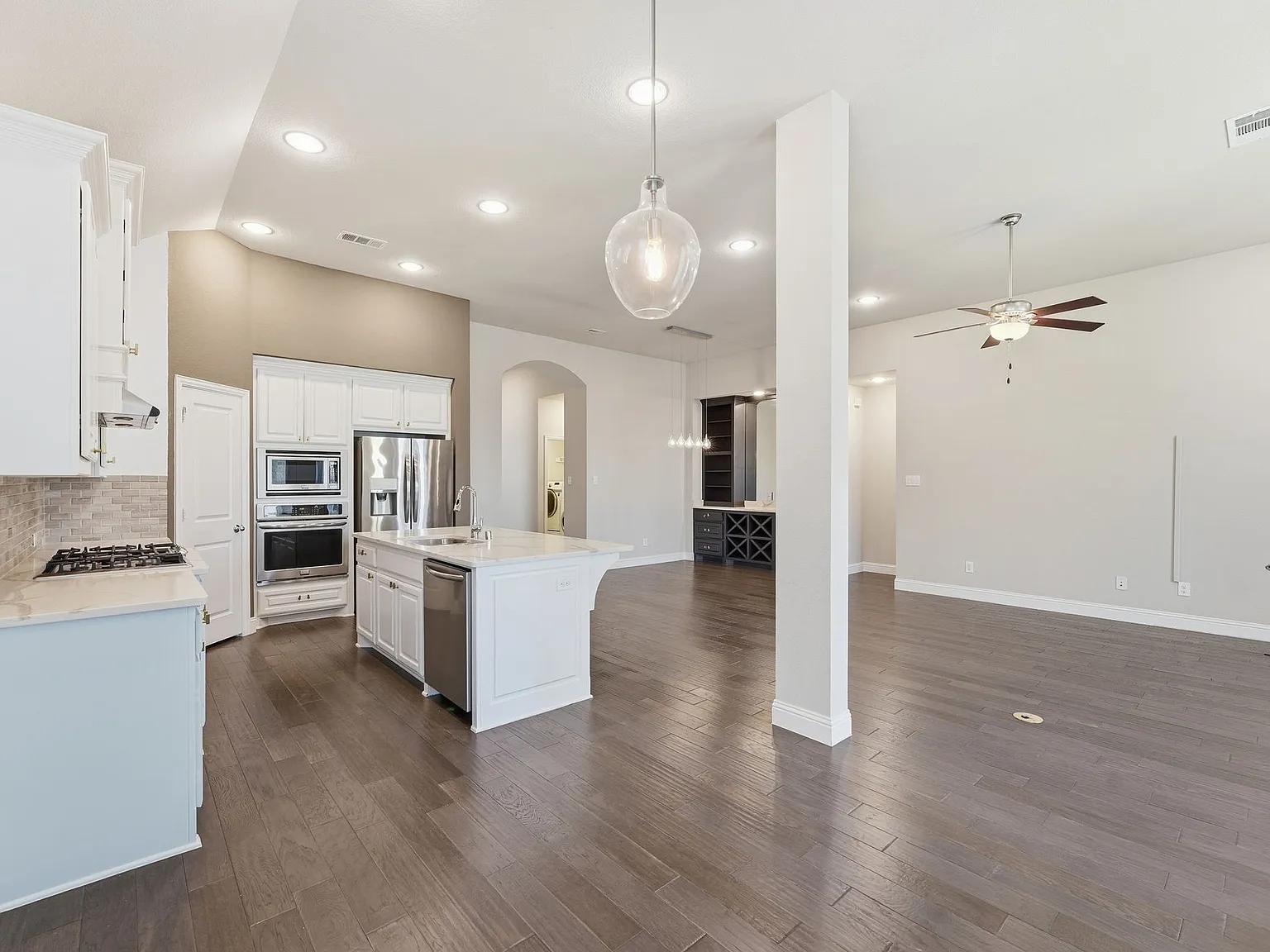 4 bed, 2245 sqft, $2,895 — Photo 4