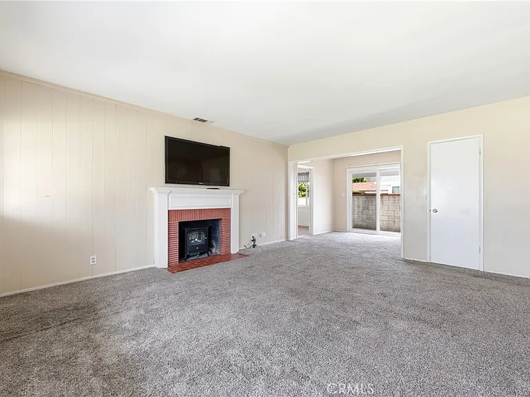 6266 N Muscatel Ave — Photo 9