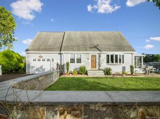 35 Knapps Hwy, Fairfield, CT 06825