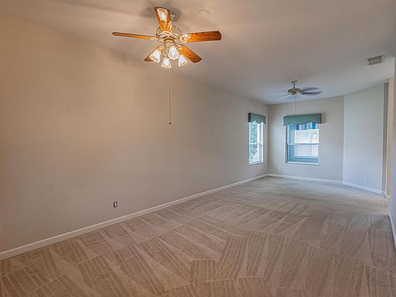 2nd image of 827 SW Saint Andrews Cv