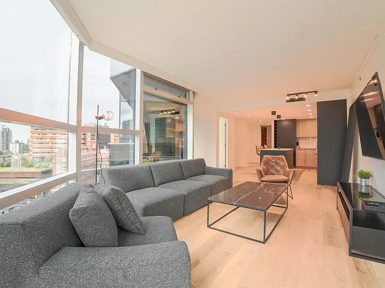 1050 Burrard St — Photo 1