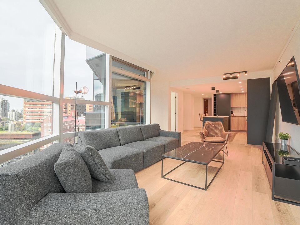 1st image of 1050 Burrard St