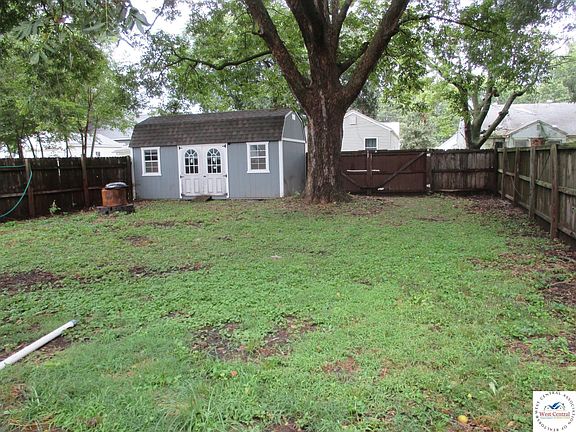 3rd image of 602 SW 8th St