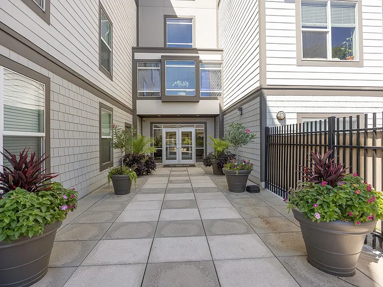 45 Madison Apartments — Photo 3