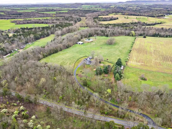 5465 Holy Cross Rd, Loretto, KY 40037