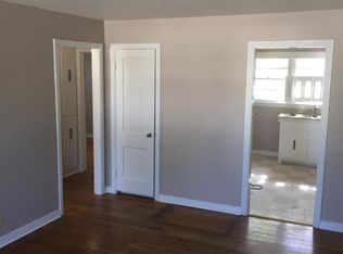 1804 1/2 Hart Ave, Dodge City, KS 67801