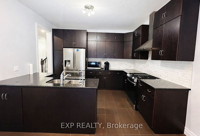 Kitchener House for rent - 4 Bedrooms — photo 6