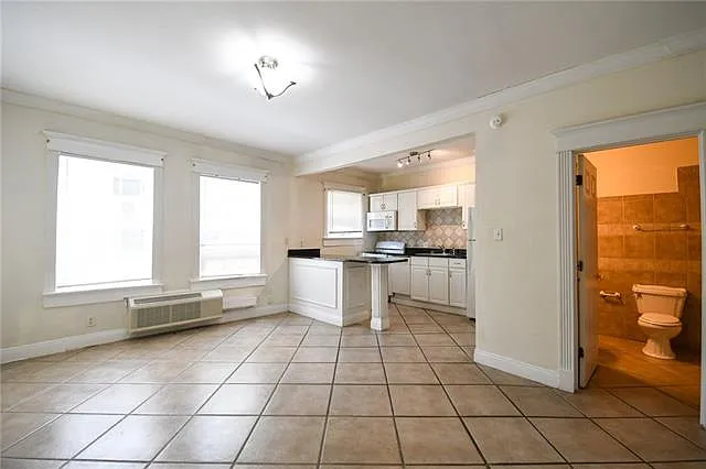 1 bed, 1.0 bath, 425 sqft, $1,000 — Photo 4