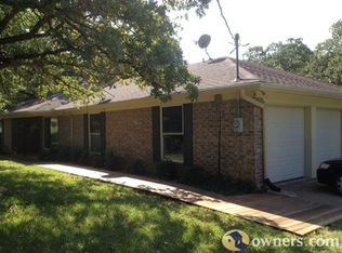 1037 Willow Creek Dr, Burleson, TX 76028