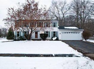 9 Heritage Woods Ct, Rochester, NY 14615