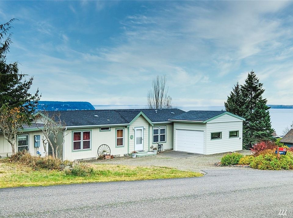 Prime location in Cape George Village.