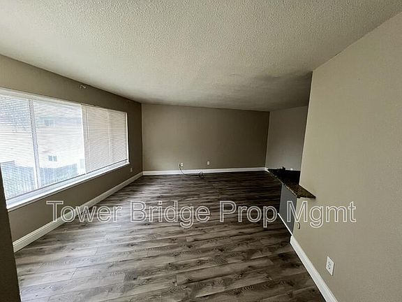 4th image of 2955 Portsmouth Dr APT 4