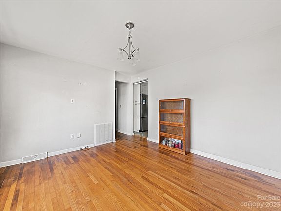 5th image of 66 Orchard View Dr