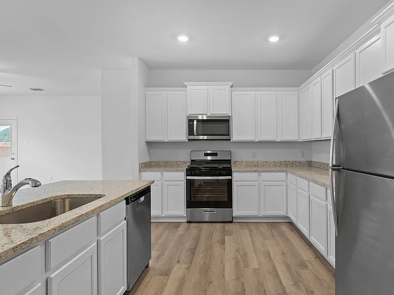 All kitchen appliances included!