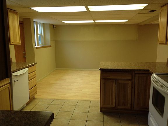 2nd image of 27 Grand Ave #1/2