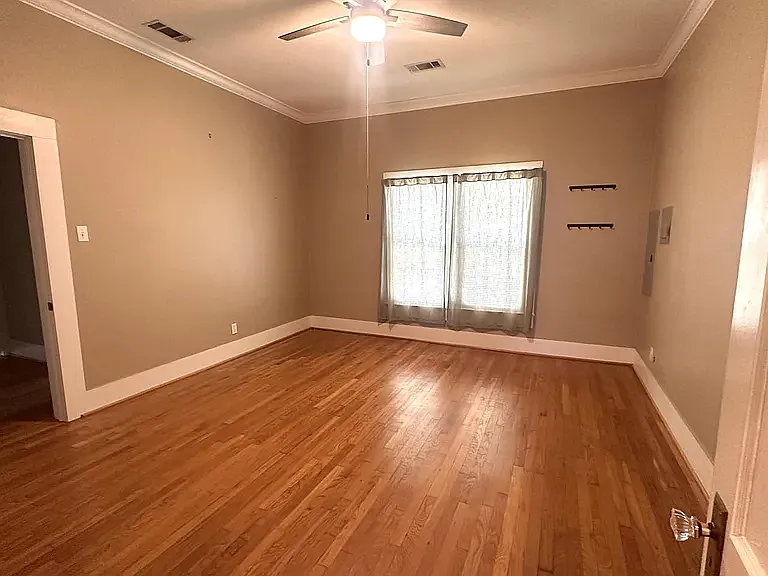302 S Royal St — Photo 11