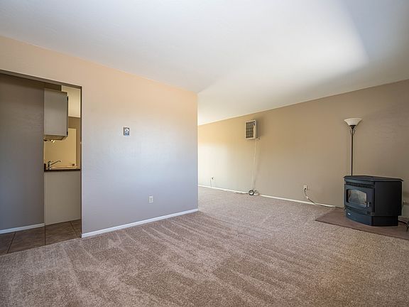 4th image of 2220 N Apache Dr