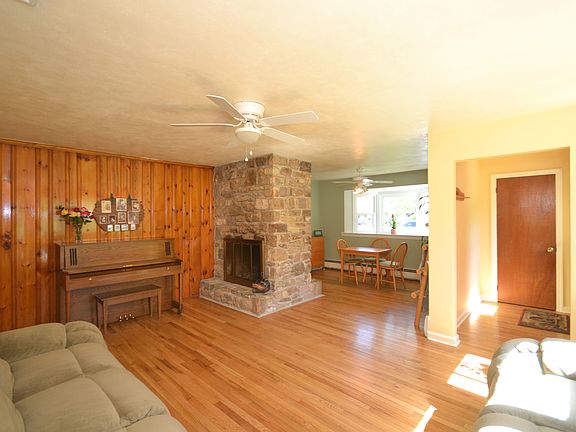 3rd image of 221 Kimbel Dr