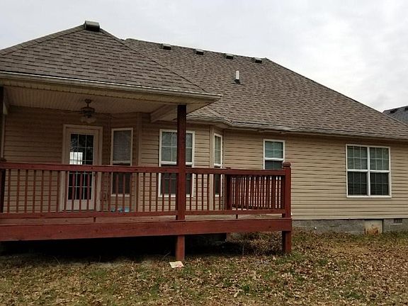 2nd image of 924 Tecumseh Dr