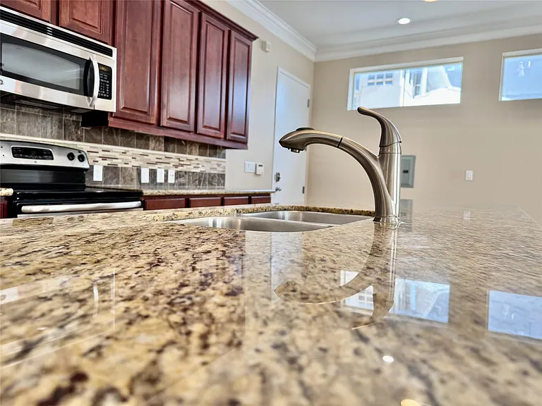314 W Bell St #201 — Photo 19