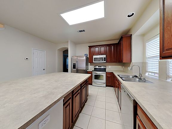3rd image of 505 Presidio Dr