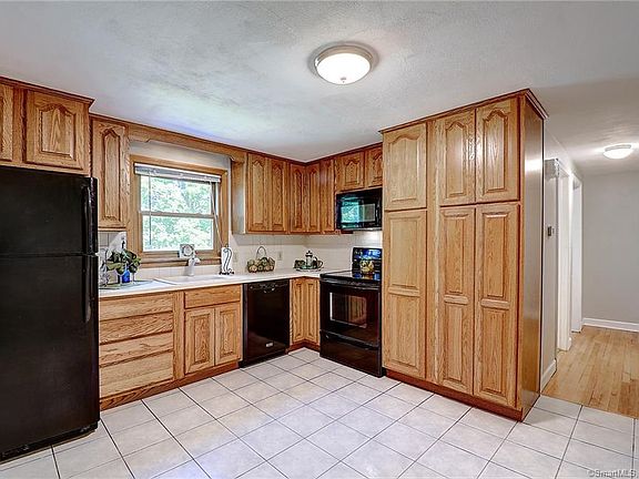 3rd image of 72 Greenwood Dr