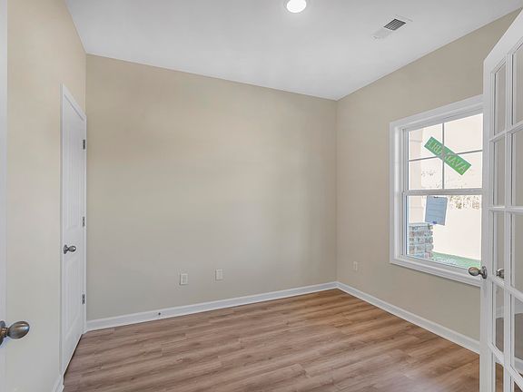 5th image of 1014 Leoni Dr