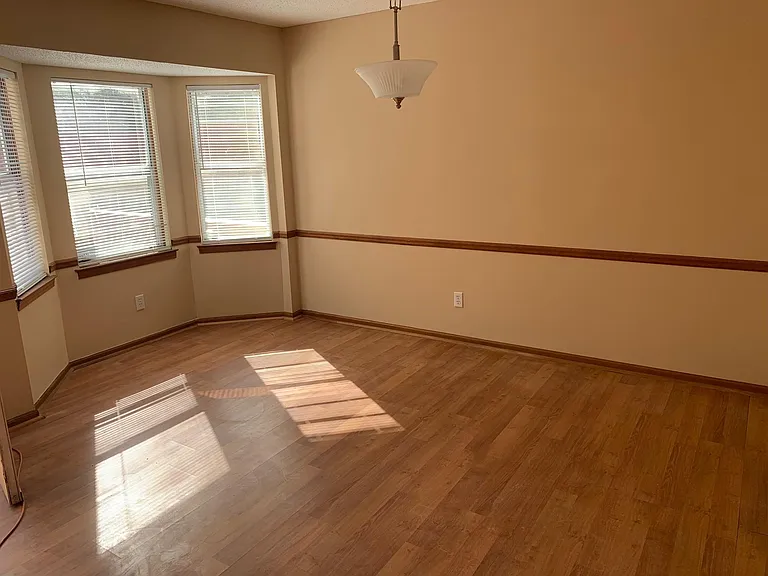 9634 Williamsburg Dr — Photo 2