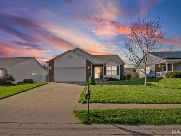 14 Jennifer Dr, Glen Carbon, IL 62034