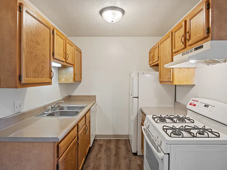 Crossroads Apartments — Photo 8