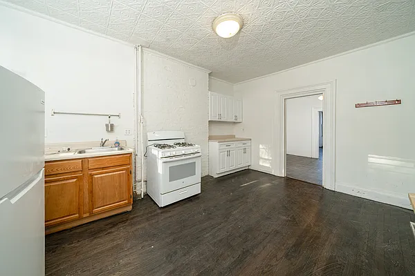 Rented by Worth Property Group | media 20