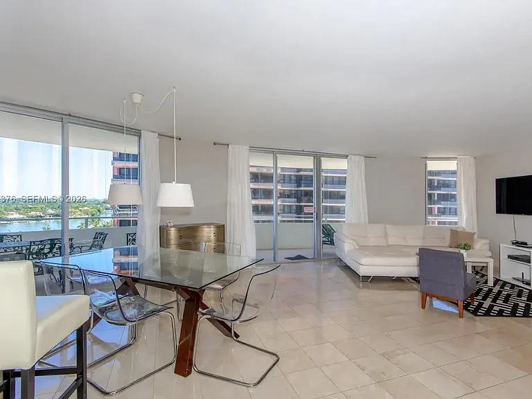 5161 Collins Ave #1104 — Photo 9