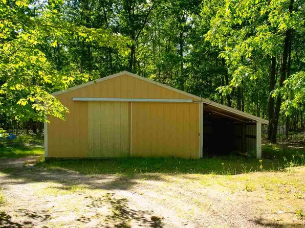 2403 Bennett Rd, Topinabee, MI 49791