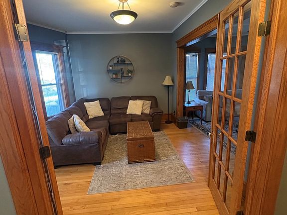 4th image of 472 Academy St