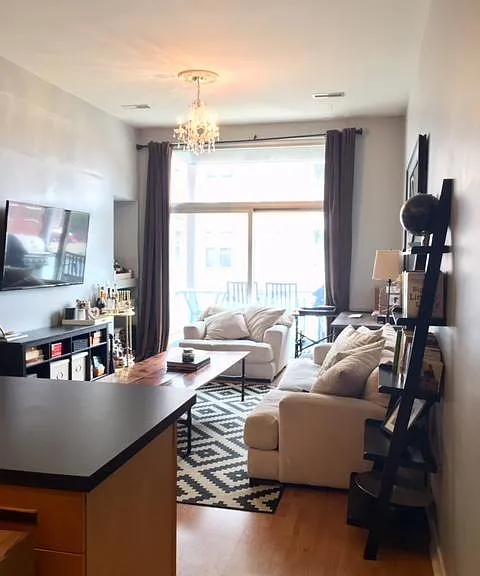939 W Madison St #404 — Photo 2