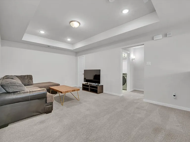 3905 Saint Ives Ln — Photo 18
