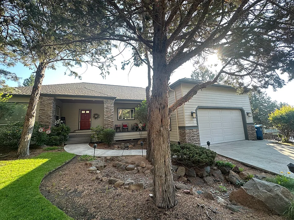 NW Fairway Heights Dr