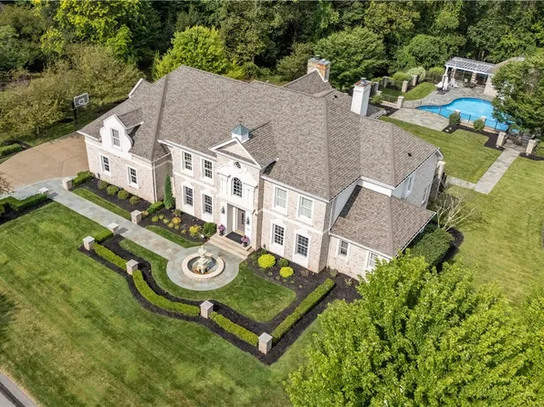 529 Salem Heights Dr, Gibsonia, PA 15044