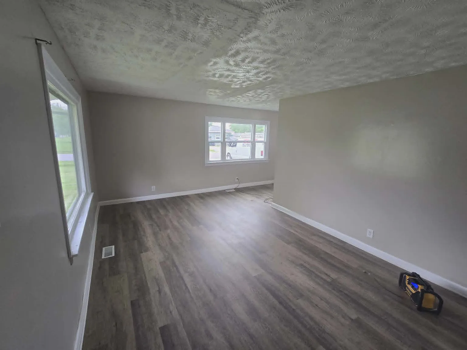 3 bed, 959 sqft, $1,300 — Photo 4