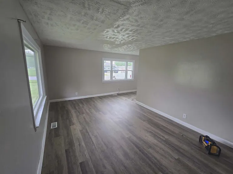 2118 N Watt Ave — Photo 4