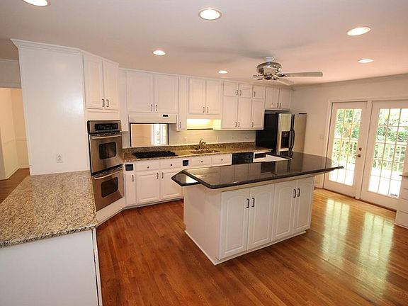 3rd image of 4332 Cove Island Dr NE