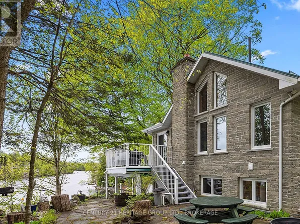 8126 Perth Rd, South Frontenac, ON K0H 2L0