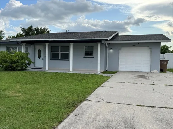 2328 Country Club Blvd, Cape Coral, FL 33990