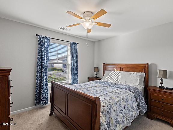 4th image of 8126 Thatcher Lane NE