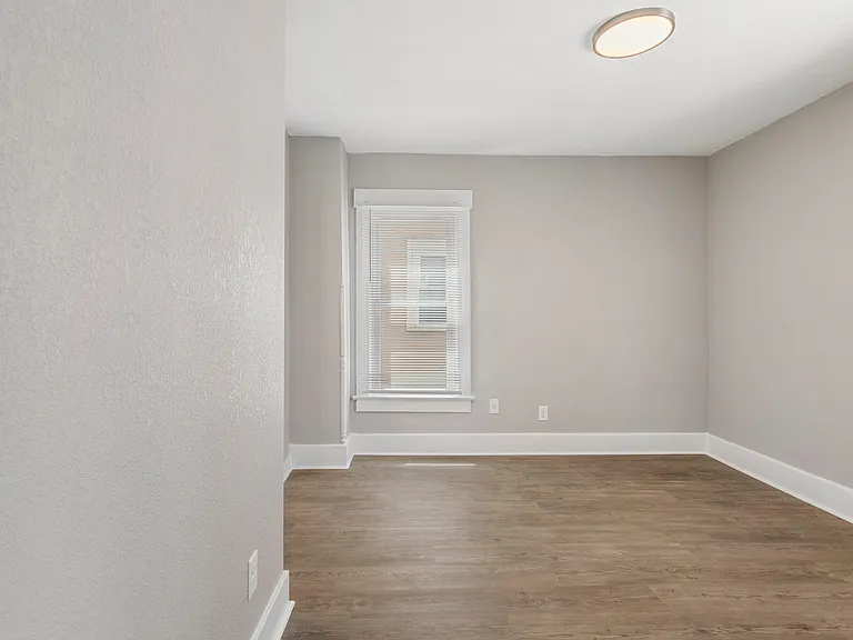 713 W Illinois St #3 — Photo 8