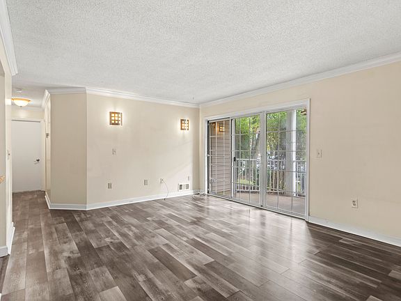 5th image of 24 Amberly Ct #24