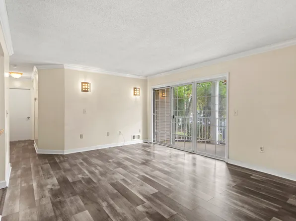 24 Amberly Ct #0, Franklin Park, NJ 08823