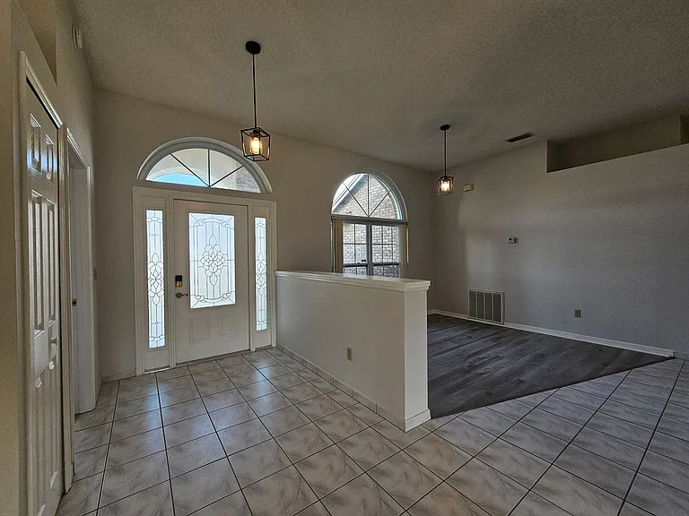 6506 Canterlea Dr — Photo 2