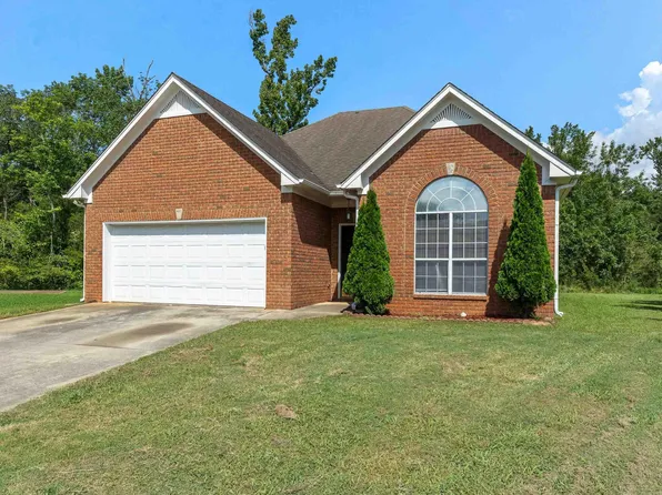 1512 Amberley Woods Cir, Helena, AL 35080