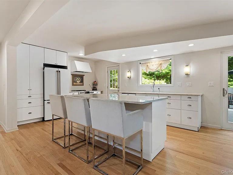25 Cross Pond Rd — Photo 8